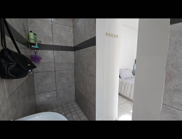 3 BEDROOM SIMPLEX FOR SALE IN MALVERN
